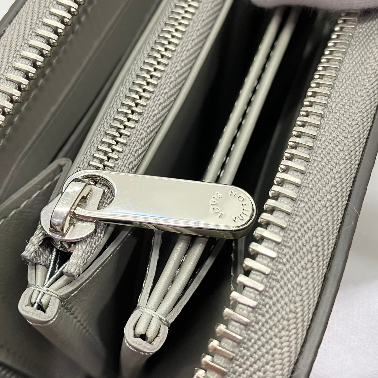 LOUIS VUITTON(�륤�����ȥ�) ���åԡ�������å� M81642 �᥿��å�����С� �ޥҥ� IC�� Ȣ������ ���A (����Ź)