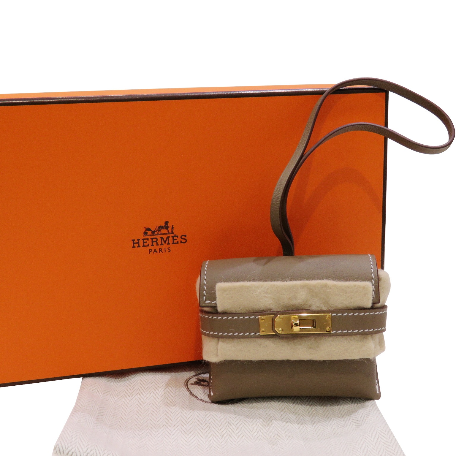 HERMES (����᥹) ���꡼�ե����ƥ��Х� ���㡼�� ���ȥ�����(������ɶ��) �����ե� W��� ̤���� W168 ���Ź