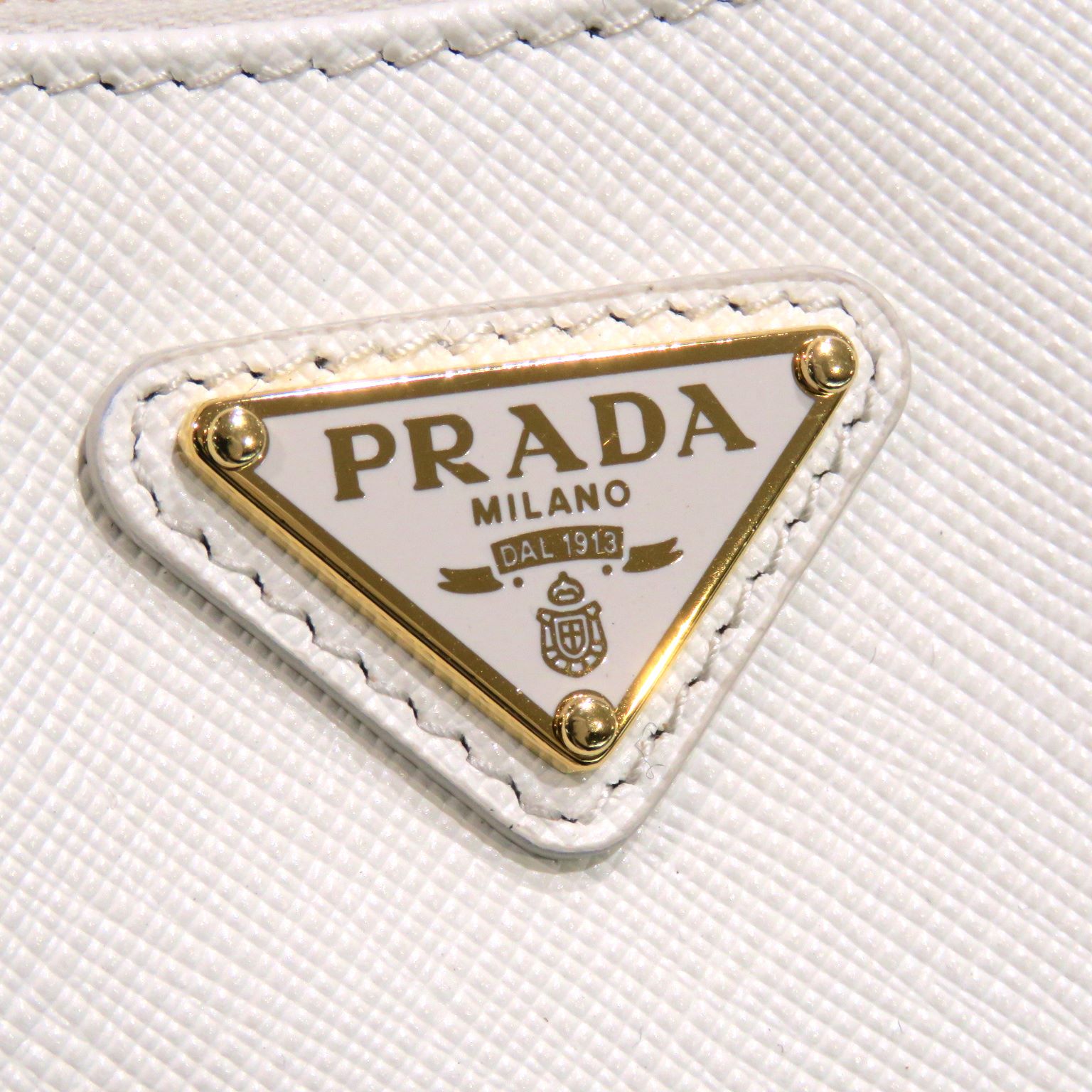 PRADA (�ץ��) Re-Edition 2005 ���ե������Υ쥶�� �Хå� ���������Хå� 1BH204_NZV_F02EN_V_V2M �ۥ磻�� �쥶�� ���A N237 ���Ź