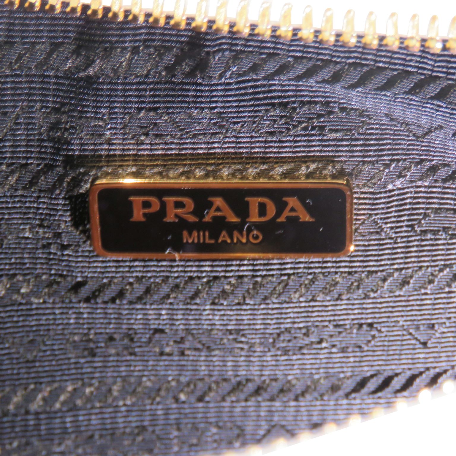 PRADA (�ץ��) Re-Edition 2005 ���ե������Υ쥶�� �Хå� ���������Хå� 1BH204_NZV_F02EN_V_V2M �ۥ磻�� �쥶�� ���A N237 ���Ź
