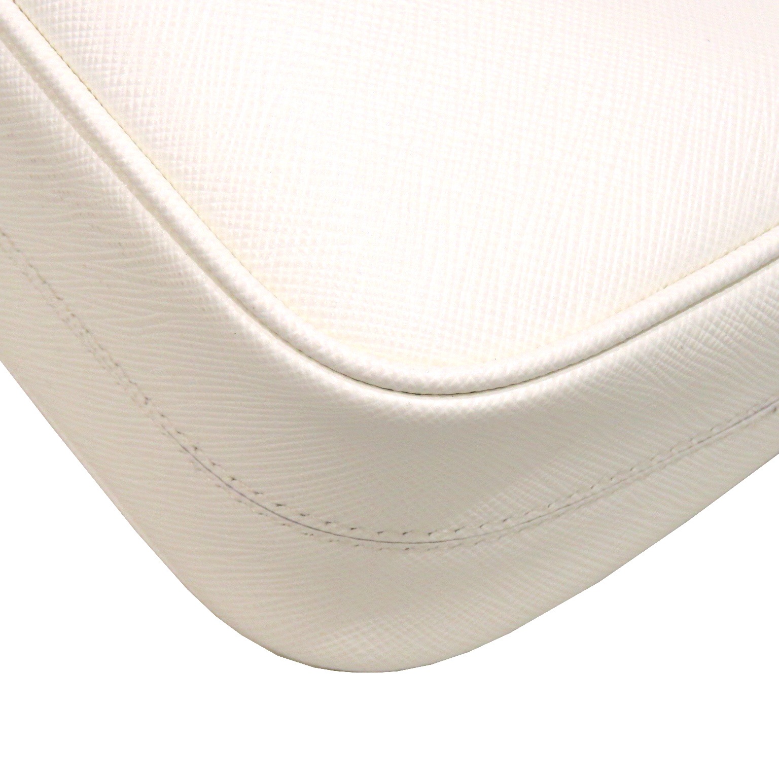 PRADA (�ץ��) Re-Edition 2005 ���ե������Υ쥶�� �Хå� ���������Хå� 1BH204_NZV_F02EN_V_V2M �ۥ磻�� �쥶�� ���A N237 ���Ź