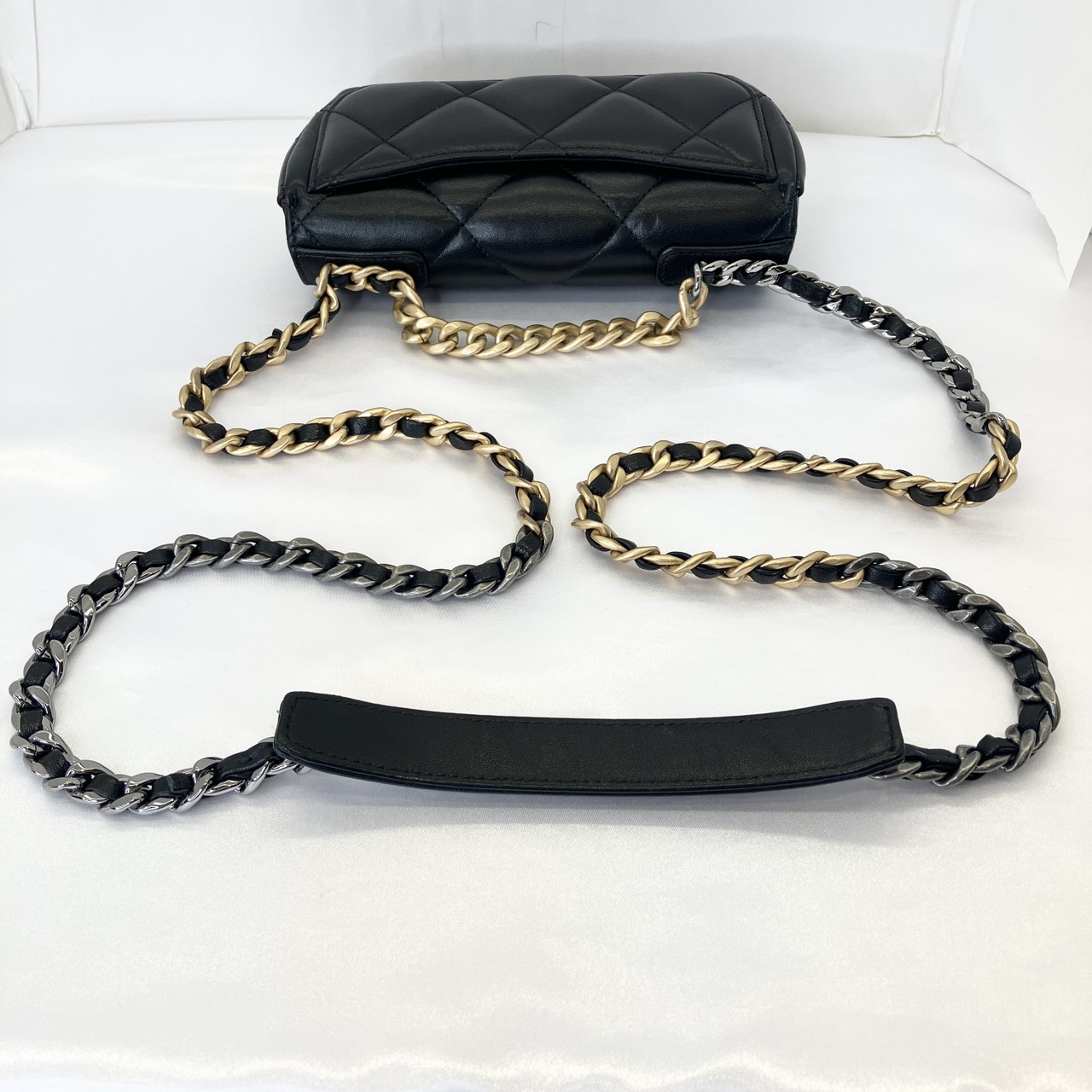 CHANEL(����ͥ�) ����ͥ�19���������������� �������󥷥������Хå� �֥�å� �������/����С���� ��ॹ���� �����/������/31���� ���A (����Ź)