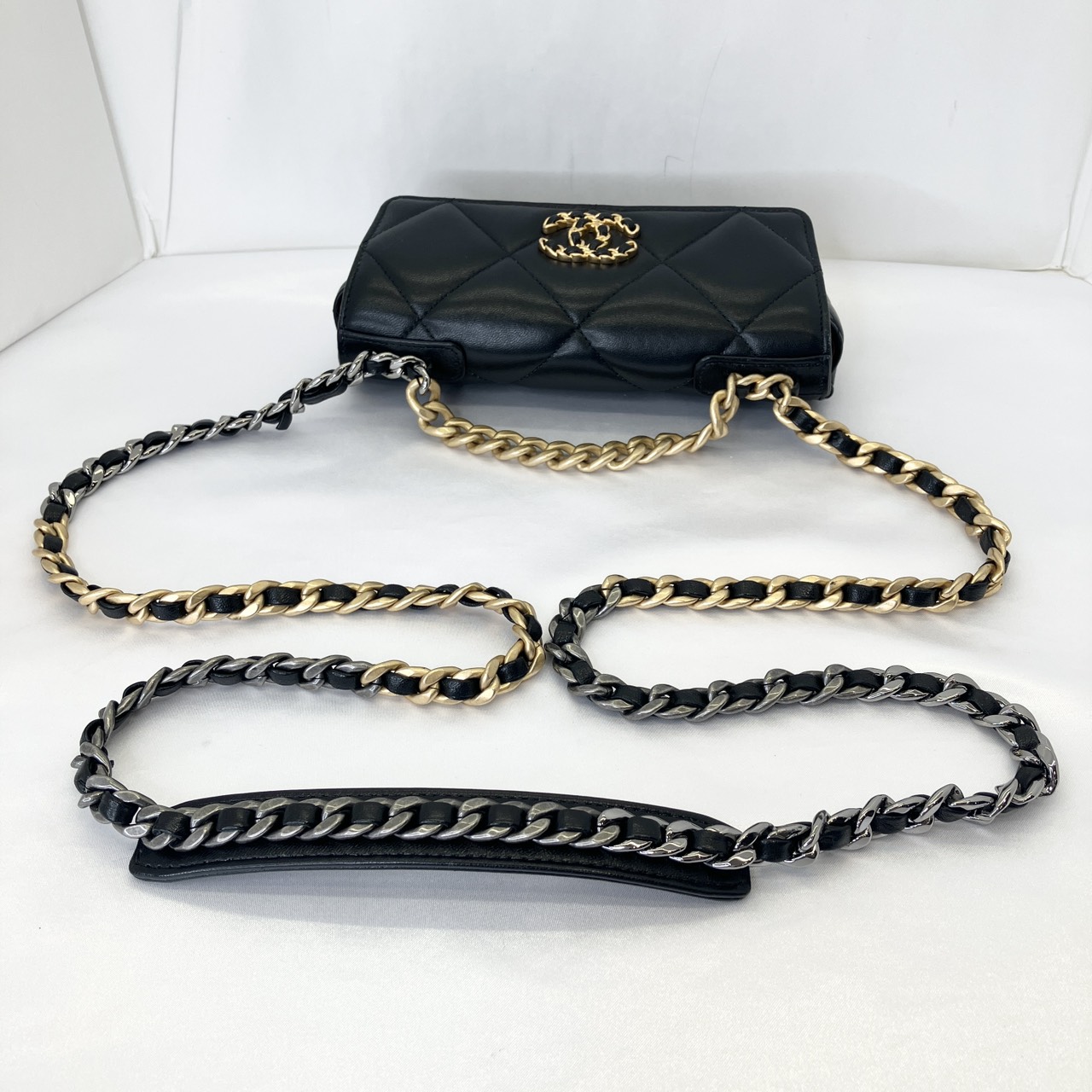 CHANEL(����ͥ�) ����ͥ�19���������������� �������󥷥������Хå� �֥�å� �������/����С���� ��ॹ���� �����/������/31���� ���A (����Ź)