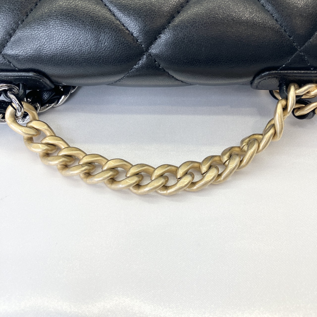 CHANEL(����ͥ�) ����ͥ�19���������������� �������󥷥������Хå� �֥�å� �������/����С���� ��ॹ���� �����/������/31���� ���A (����Ź)