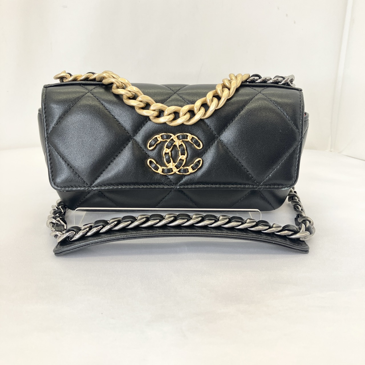 CHANEL(����ͥ�) ����ͥ�19���������������� �������󥷥������Хå� �֥�å� �������/����С���� ��ॹ���� �����/������/31���� ���A (����Ź)