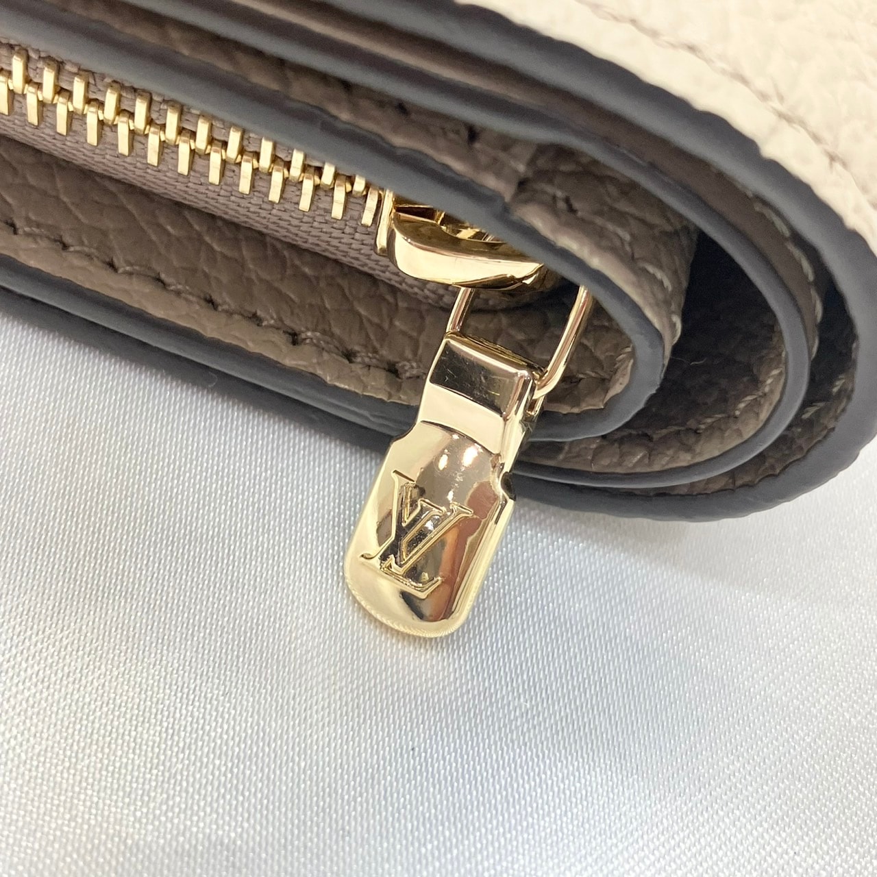 LOUIS VUITTON(�륤�����ȥ�) �ݥ�ȥե����桦���쥢 M82370 ����ץ��� �ȥ���ȥ졼�� ���졼�� IC���å� ̤���� (����Ź)