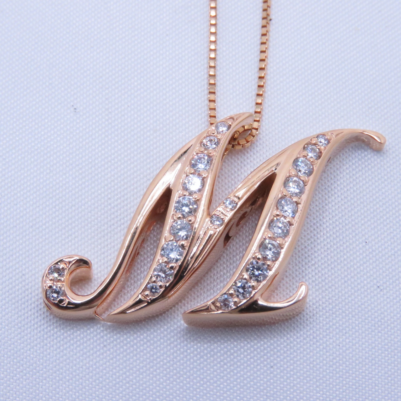 YKIZAKI(ゆきざき)/ノンブル アルファ イニシャル ペンダント M/K18