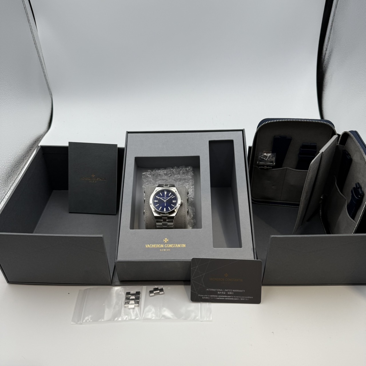 VACHERON CONSTANTIN(����������󥳥󥹥��󥿥�) ���������������� 4520V/210A-B128 �֥롼 2025ǯ6�� ̤���� ���ض�Ź ST-275