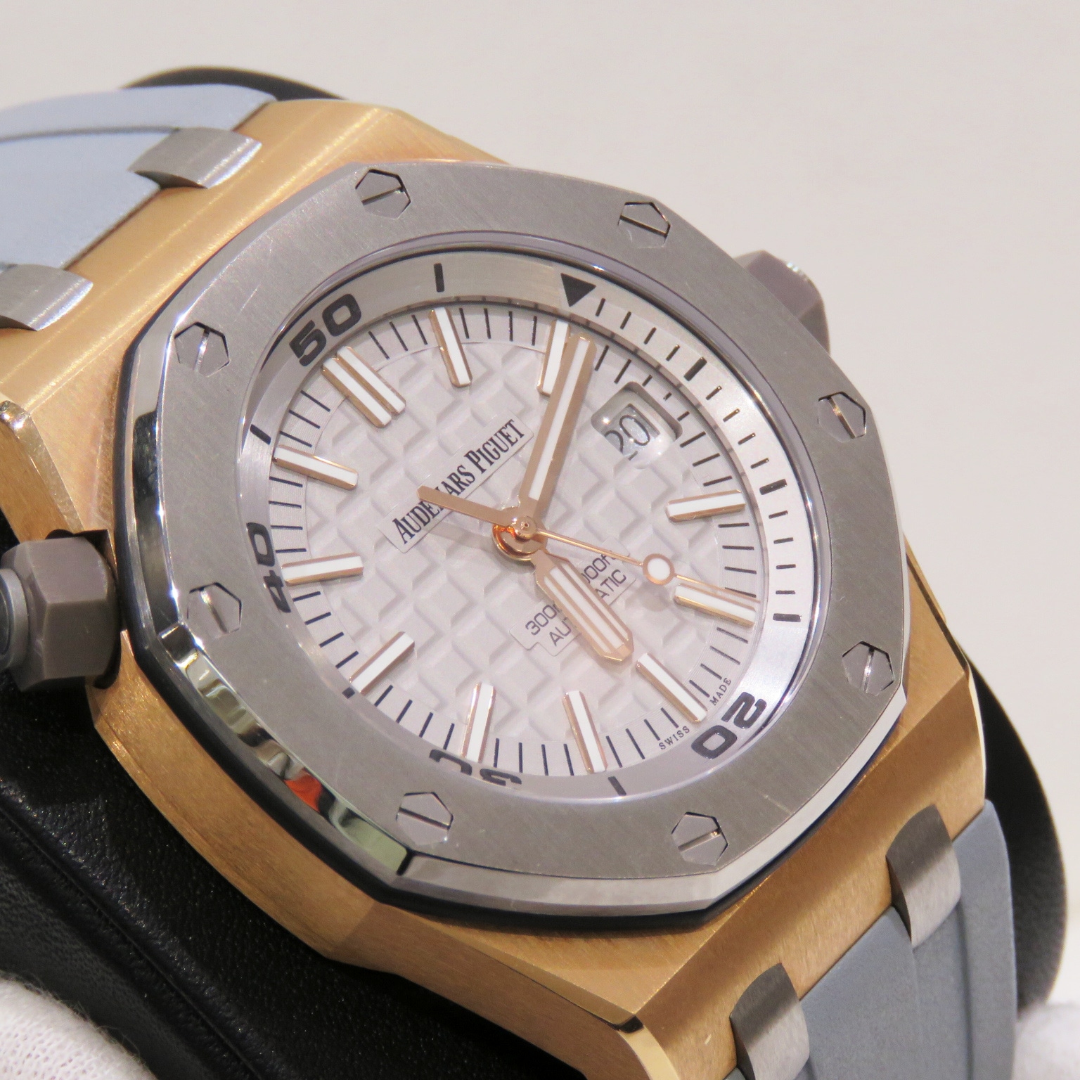 AUDEMARS PIGUET (�����ǥޡ��ԥ�) ������륪���� ���ե��祢 �����С� �ӻ��� 15711OI.OO.A006CA.01 �ۥ磻�� PG/��С� �����ץ󥮥�� ��°�ʴ��� ������� C-071 ���Ź