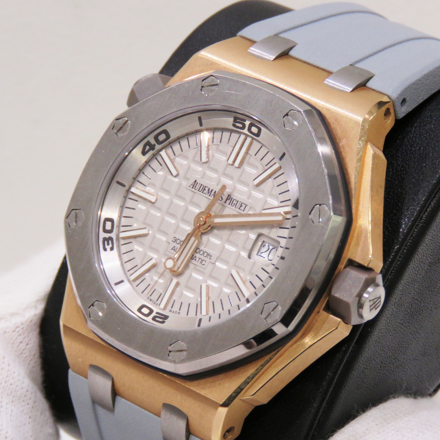 AUDEMARS PIGUET (�����ǥޡ��ԥ�) ������륪���� ���ե��祢 �����С� �ӻ��� 15711OI.OO.A006CA.01 �ۥ磻�� PG/��С� �����ץ󥮥�� ��°�ʴ��� ������� C-071 ���Ź