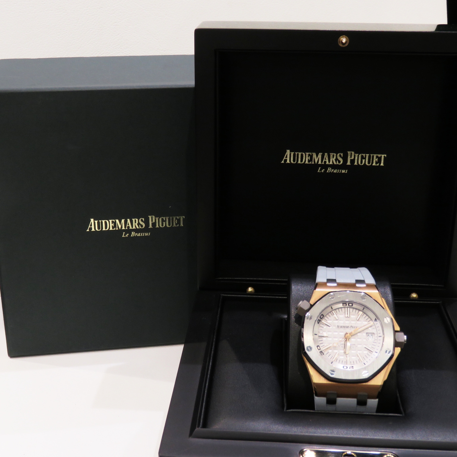 AUDEMARS PIGUET (�����ǥޡ��ԥ�) ������륪���� ���ե��祢 �����С� �ӻ��� 15711OI.OO.A006CA.01 �ۥ磻�� PG/��С� �����ץ󥮥�� ��°�ʴ��� ������� C-071 ���Ź