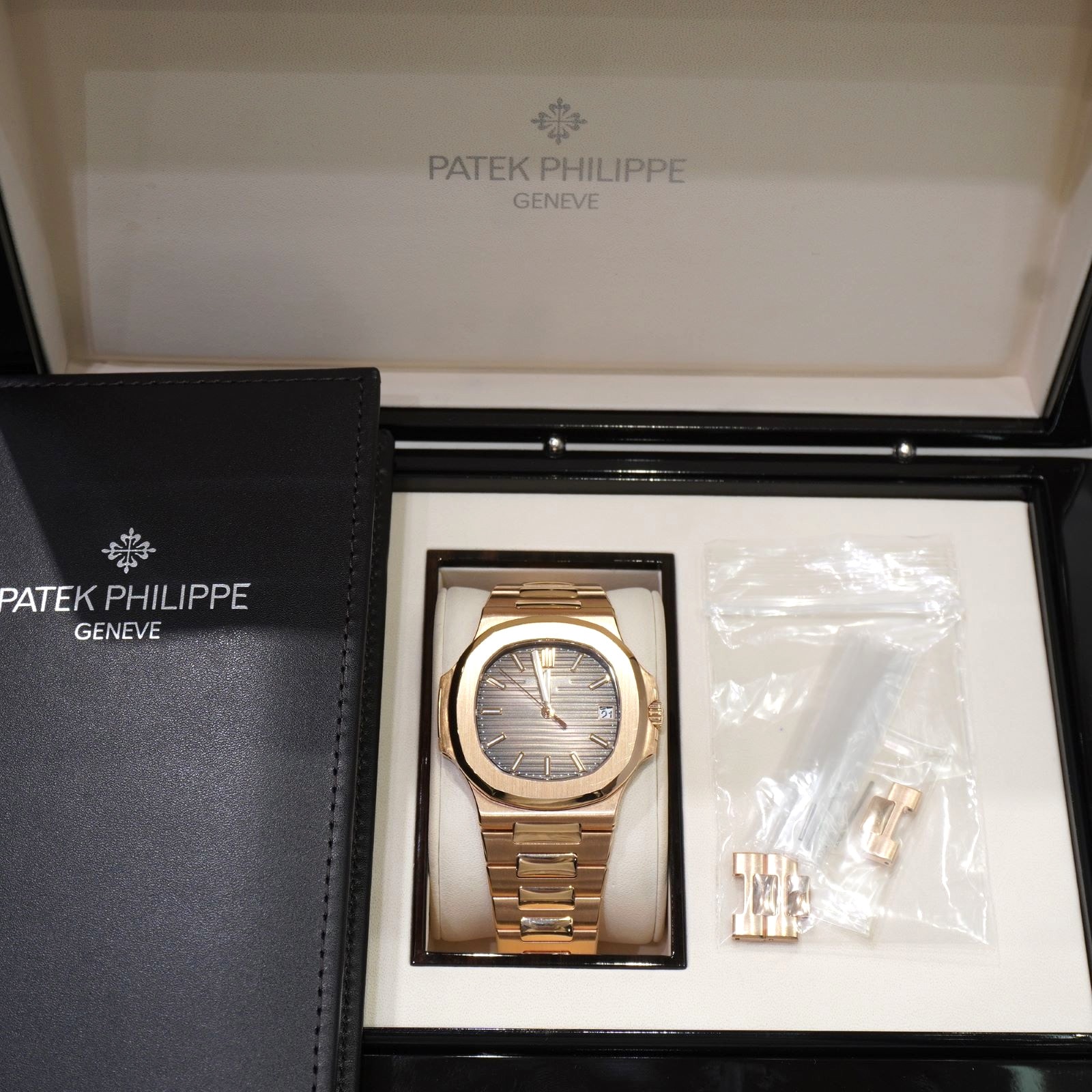 C-222 PATEK PHILIPPE (�ѥƥå� �ե���å�) �Ρ����饹 �ӻ��� 5711/1R-001 �֥饦�� PG ��°�ʴ��� ��� ���Ź