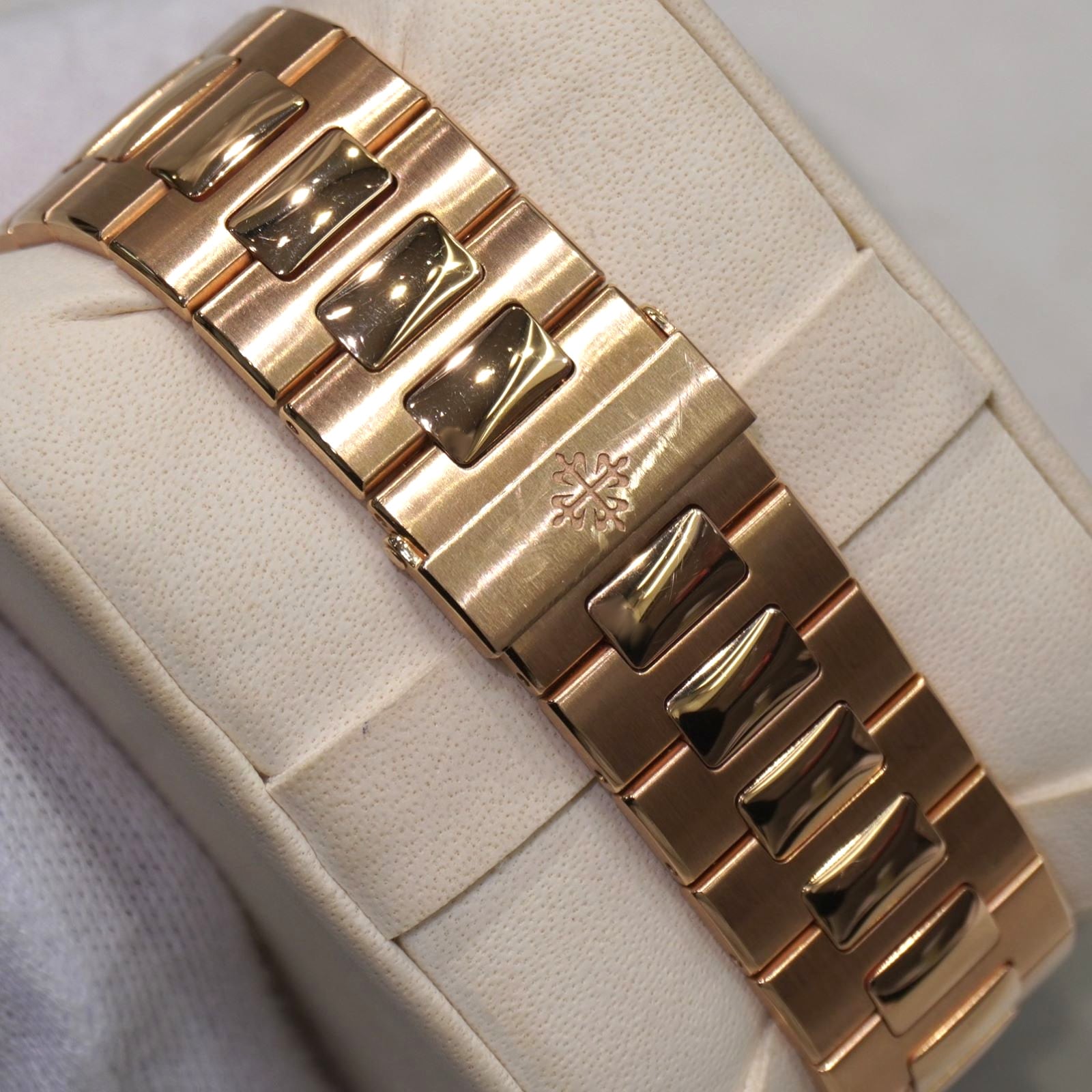 C-222 PATEK PHILIPPE (�ѥƥå� �ե���å�) �Ρ����饹 �ӻ��� 5711/1R-001 �֥饦�� PG ��°�ʴ��� ��� ���Ź