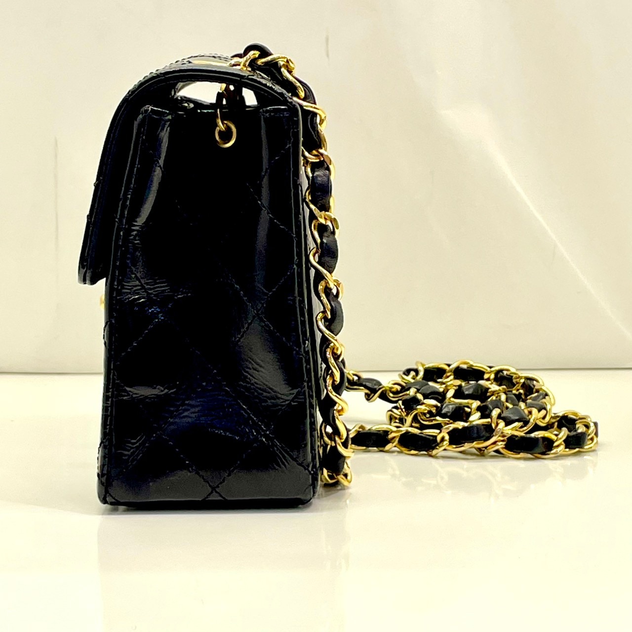 CHANEL(����ͥ�) �ߥ˥ޥȥ�å�17 �������󥷥������Хå� ���ʥ�� �֥�å�/G��� �����/������/1���� ����� (����Ź)