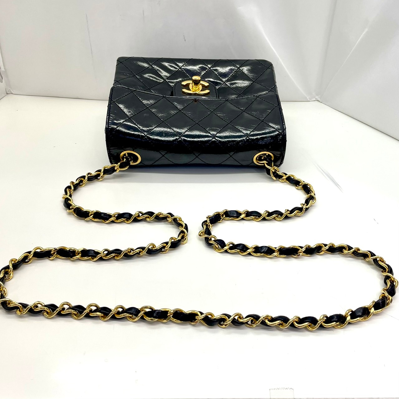 CHANEL(����ͥ�) �ߥ˥ޥȥ�å�17 �������󥷥������Хå� ���ʥ�� �֥�å�/G��� �����/������/1���� ����� (����Ź)