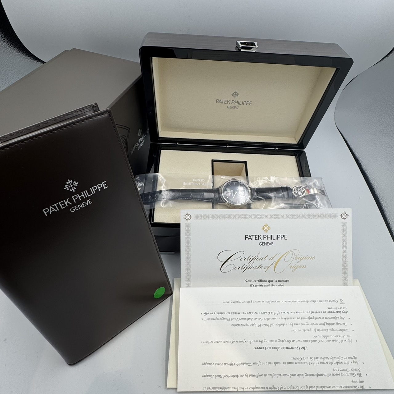 PATEK PHILIPPE (�ѥƥå��ե���å�) �����ɥ���ץꥱ������� 5236P-001 �֥�å�����ǡ������֥롼 ����Ʊ�� CAT-721 ���ض�Ź