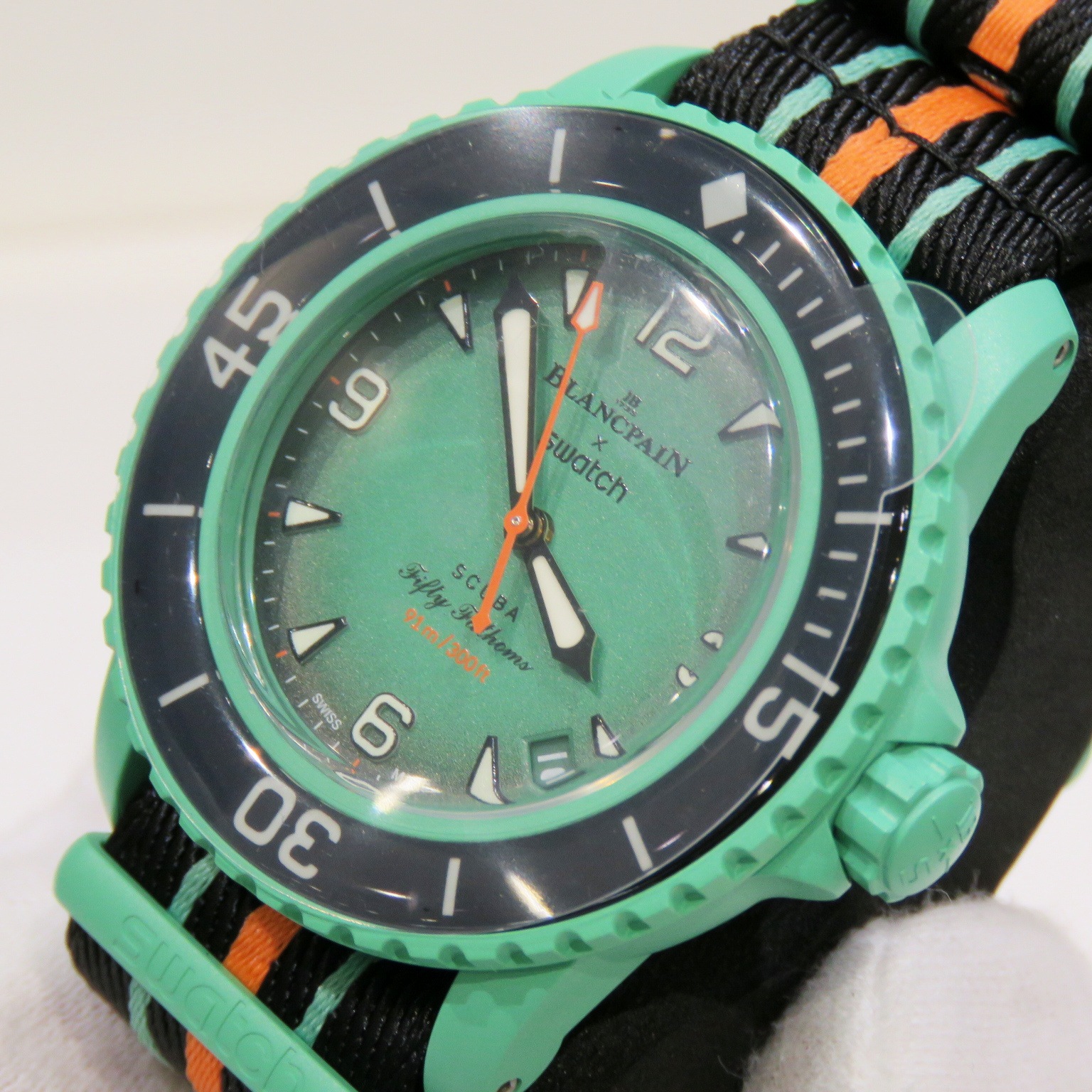 Blancpain x Swatch (�֥��ѥ�ߥ������å�) �Х�������ߥå� �������� �ե��եƥ��ե����ॹ ����ǥ����󥪡������ �ӻ��� SO35I100 �֥�å��ߥ��꡼�� ����ߥå�/���ȥ�å� ��°�ʴ��� ̤���� A-074 ���Ź