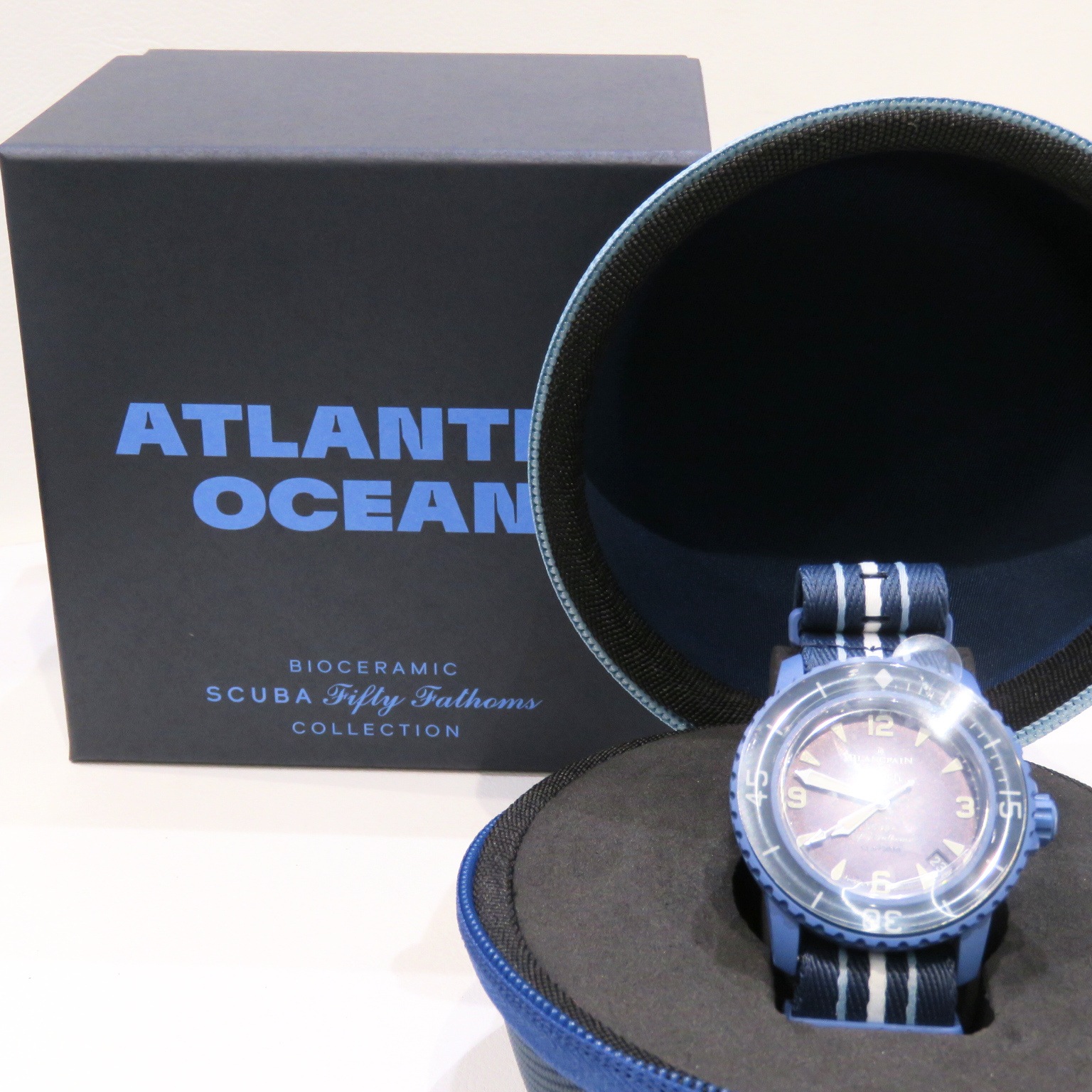 Blancpain x Swatch (�֥��ѥ�ߥ������å�) �Х�������ߥå� �������� �ե��եƥ��ե����ॹ ���ȥ��ƥ��å���������� �ӻ��� SO35A100 �֥�å��ߥ֥롼 ����ߥå�/���ȥ�å� ��°�ʴ��� ̤���� Z-066 ���Ź