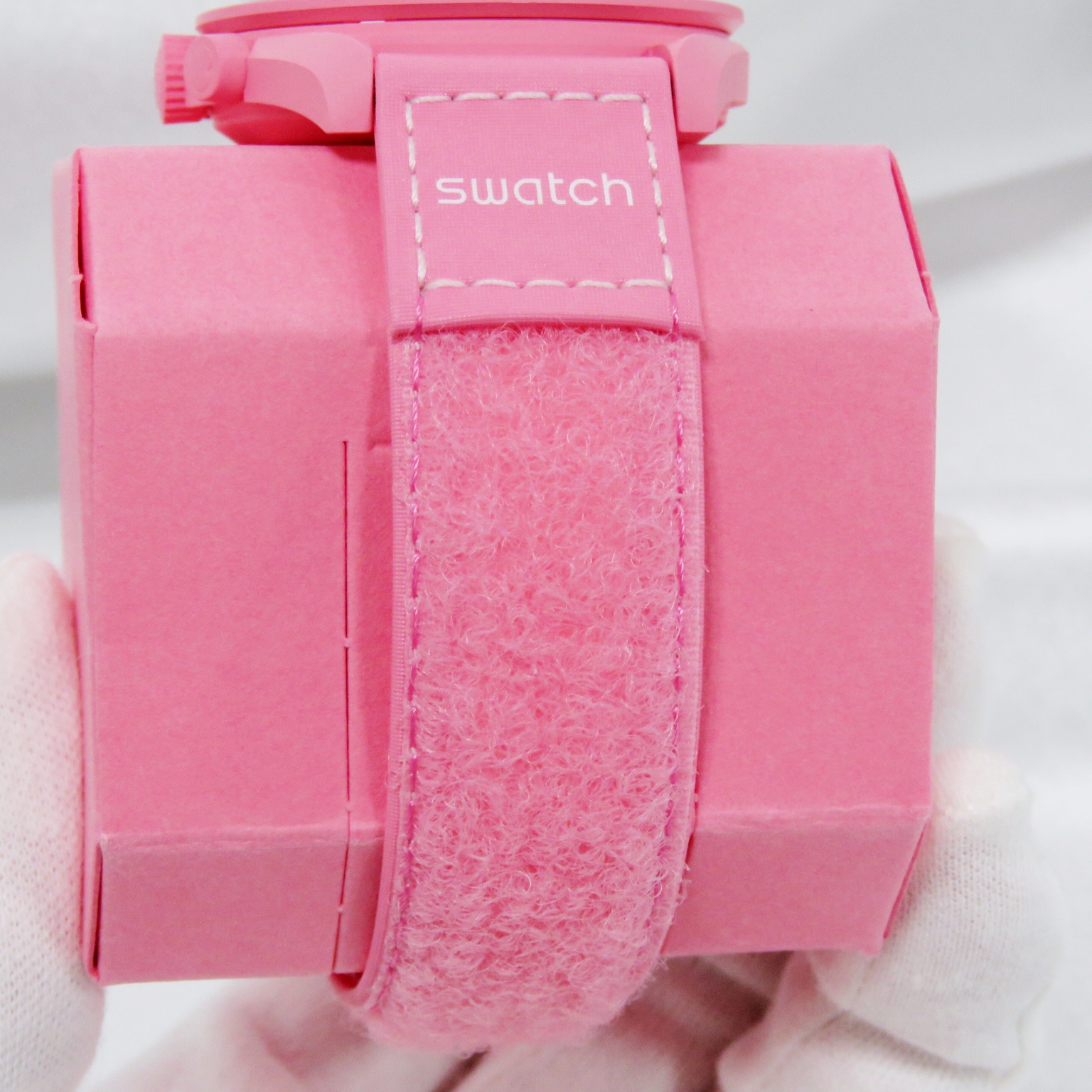 C-242 OMEGA �� Swatch (���ᥬ�ߥ������å�) �ߥå���� �ȥ� �� �ԥ󥯥ࡼ�� �ӻ��� SO33P700 �ۥ磻�� ����ߥå�/�ʥ����󥹥ȥ�å� ��°�ʴ��� ̤���� ���Ź