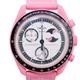 C-242 OMEGA �� Swatch (���ᥬ�ߥ������å�) �ߥå���� �ȥ� �� �ԥ󥯥ࡼ�� �ӻ��� SO33P700 �ۥ磻�� ����ߥå�/�ʥ����󥹥ȥ�å� ��°�ʴ��� ̤���� ���Ź