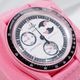 C-242 OMEGA �� Swatch (���ᥬ�ߥ������å�) �ߥå���� �ȥ� �� �ԥ󥯥ࡼ�� �ӻ��� SO33P700 �ۥ磻�� ����ߥå�/�ʥ����󥹥ȥ�å� ��°�ʴ��� ̤���� ���Ź