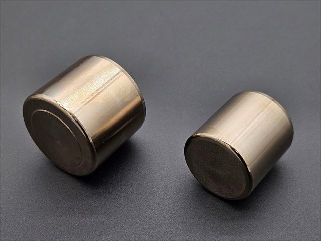 ゼファー400 純正キャリパーピストンセット (フロント) C1～7