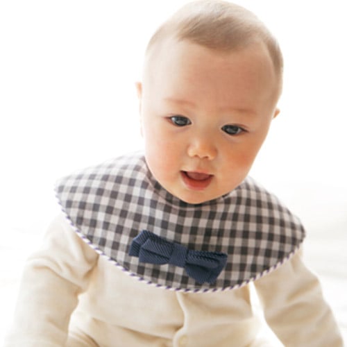 プレゼントみたいなスタイ(ネイビーチェック、ネイビーリボン)