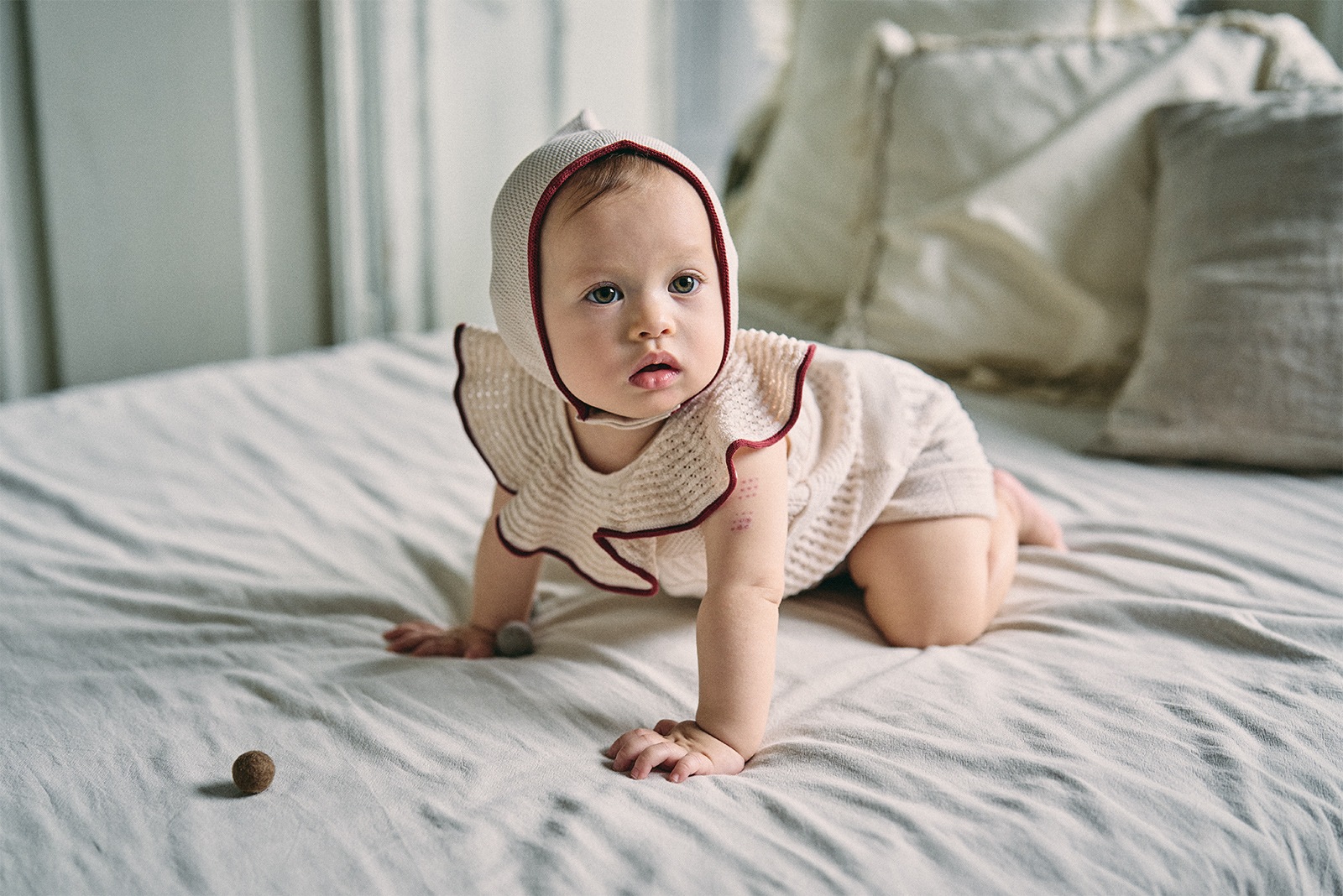 MARLMARL マールマール ニットフリルロンパース (70-80cm) / ベニ