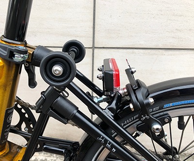 BROMPTON　純正リアキャリア　泥よけ　フロントライト　反射板付き BROMPTON 純正リアキャリア 泥よけ フロントライト 反射板付き