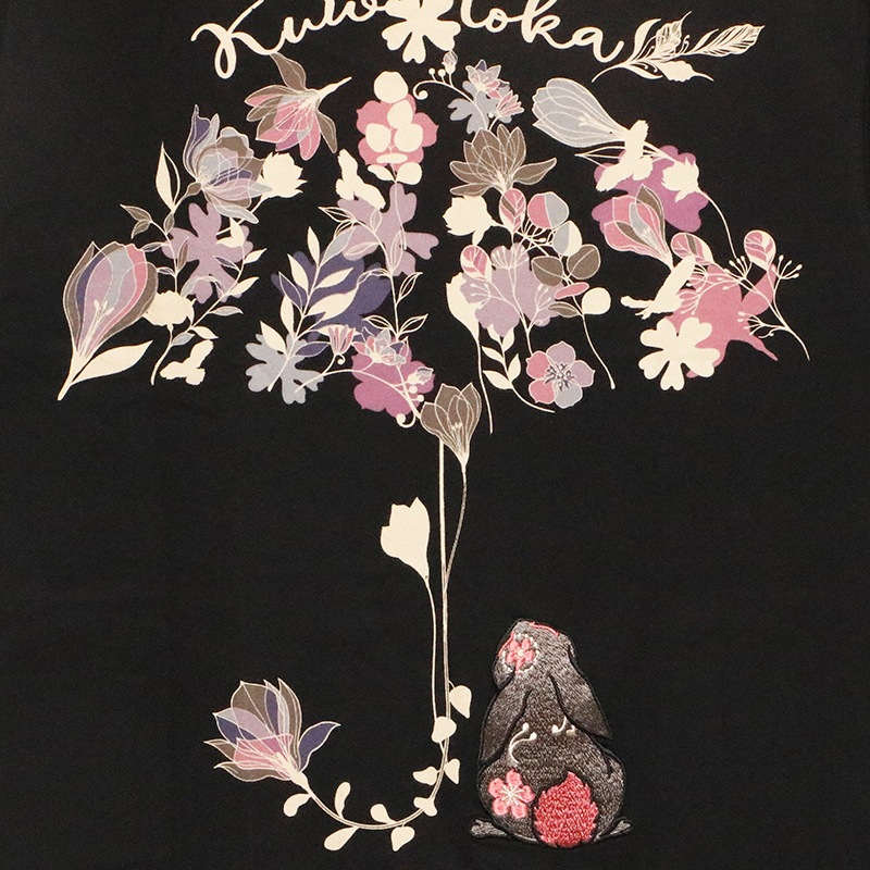 [黒菟華 Kurotoka] 花の傘 刺繍 チュニック [和柄] L-91853 黒菟華 kurotoka 花の傘は役に立たない 半袖Tシャツ （ AL