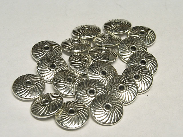 銅製のつるべ スペーサー アクセサリーパーツ 円盤型 渦模様 銀古美 約11mm （20個