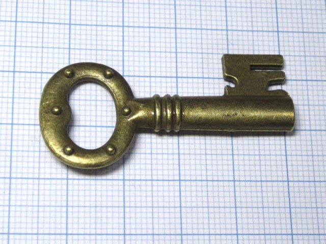チャーム 鍵 アンティークキー 約46×21mm 真鍮古美 【5個