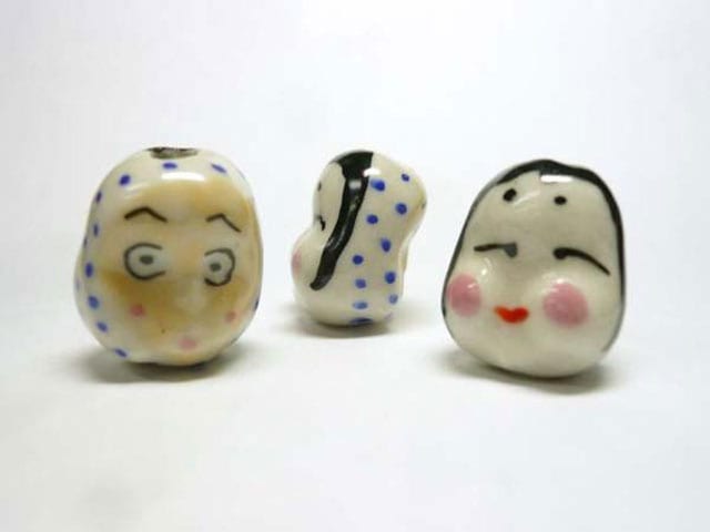 陶器ビーズ連販売 おかめひょっとこ 両面 約23×20mm 縦穴 セラミック