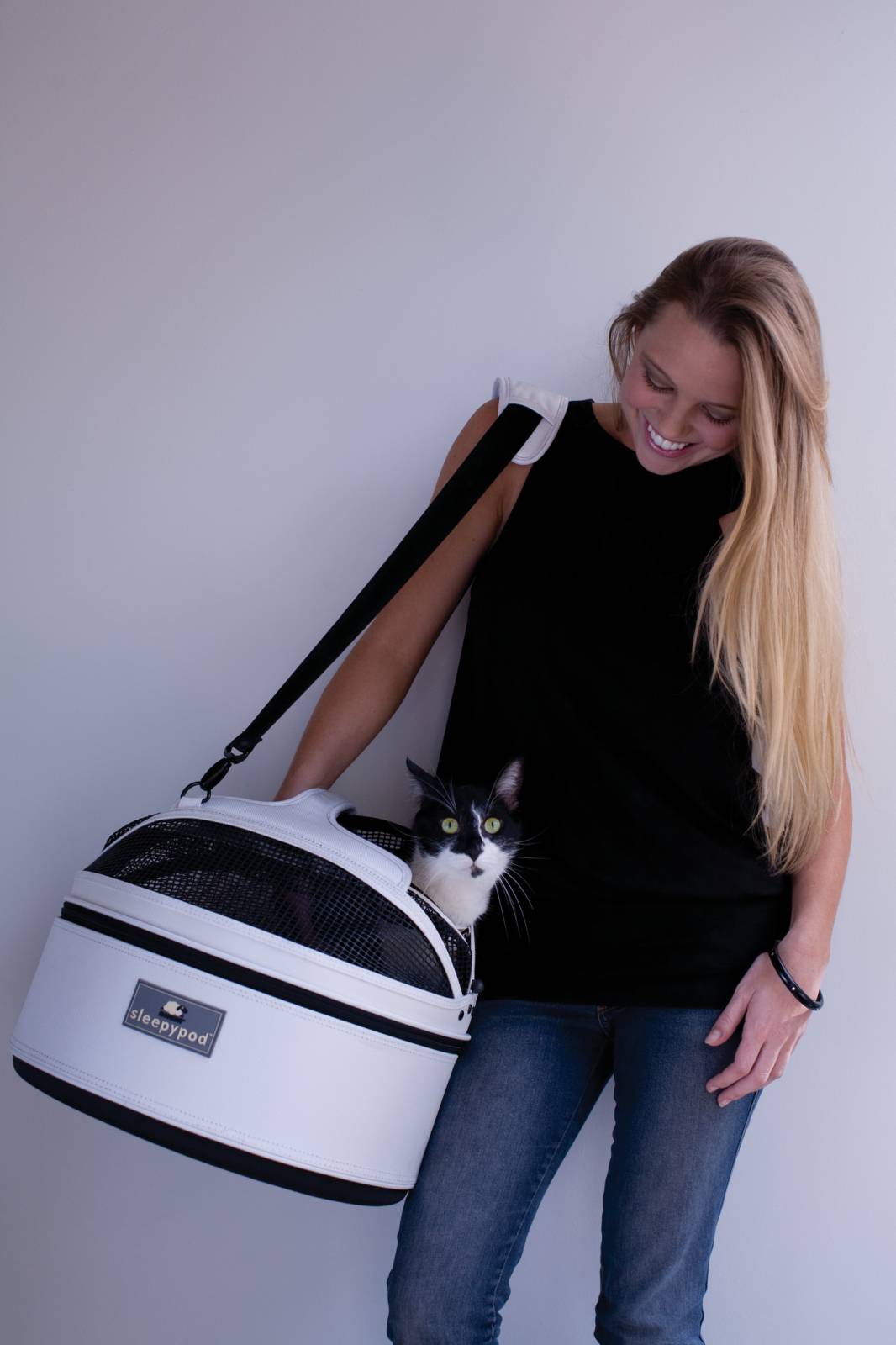 移動型ベッド スリーピーポッド スタンダードサイズ レッド sleepypod 【犬/猫/ベッド/車】