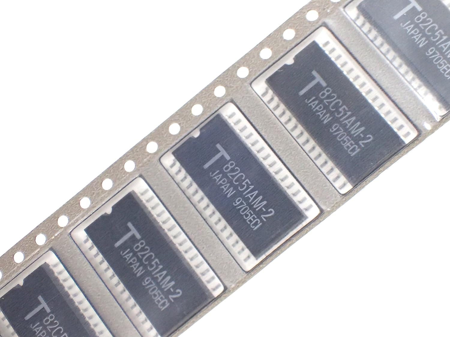 TOSHIBA 通信インターフェース TMP82C51AM-2