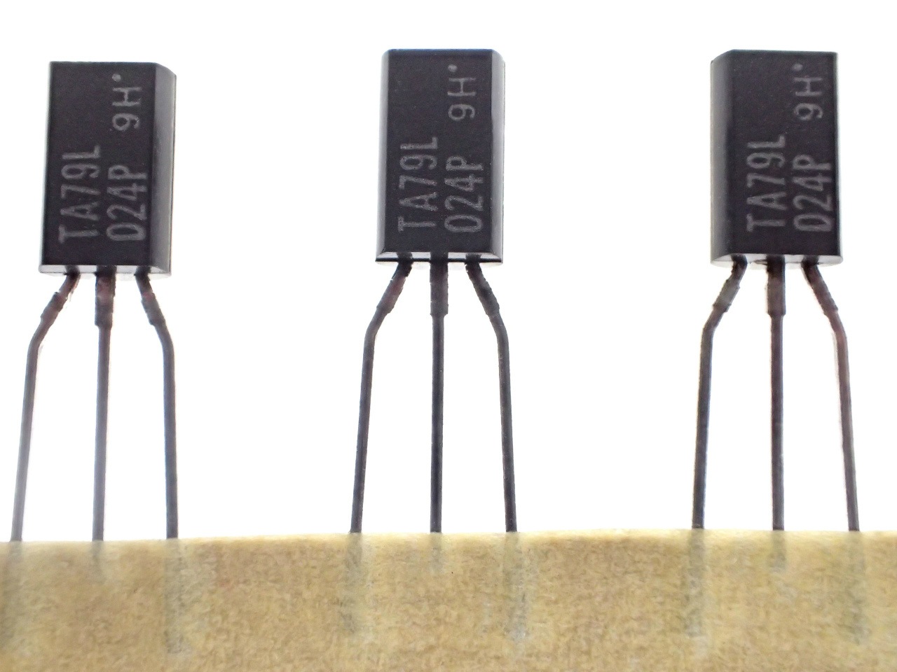 TOSHIBA 3-TERMINAL NEGATIVE VOLTAGE REGULATORS TA79L024P(TPE6) (10個セット)|部品|カテゴリ別