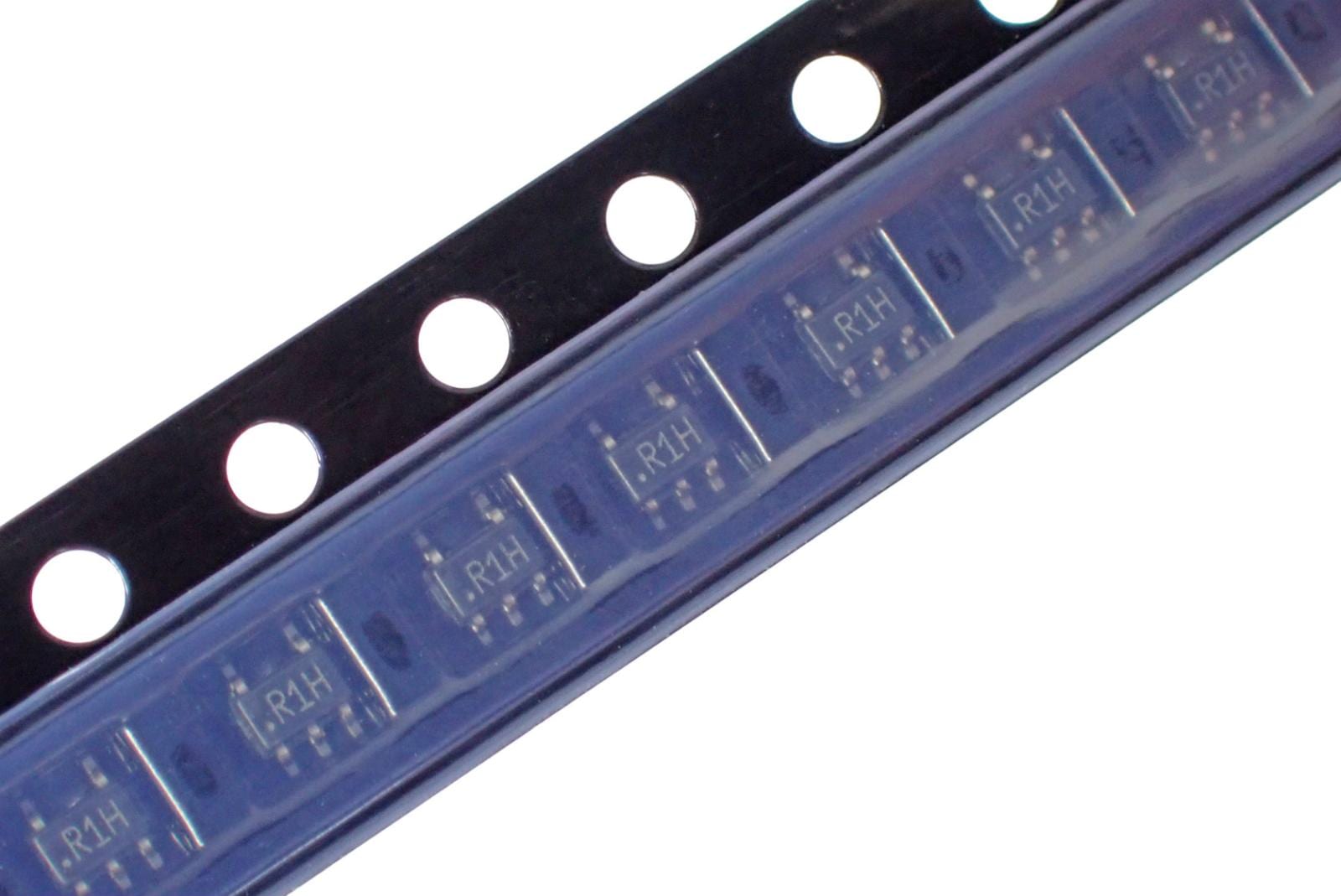 Analog Devices SMD 面実装 超小型高精度 リファレンス電圧 電源管理IC ADR02BKSZ-REEL7