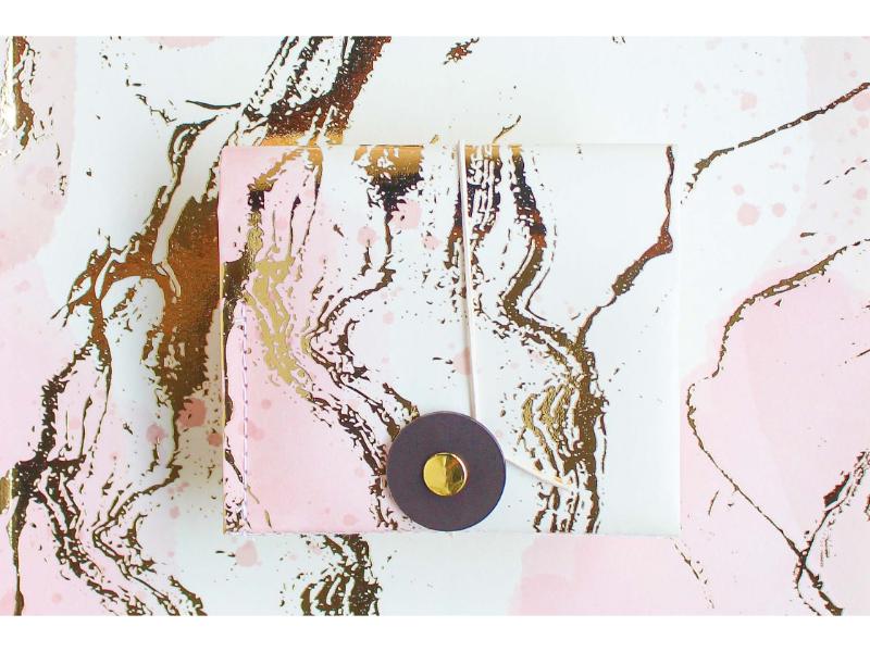 ＰＡＰＥＲ　ＷＡＬＬＥＴ　ｓａｋｕｒａ