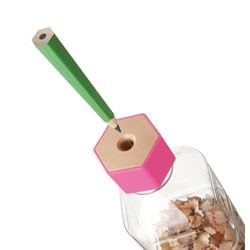 【ネコポス便不可】　ユニークな鉛筆削り　ペットボトルにセットして削れる　シャチハタ　ケズリキャップ