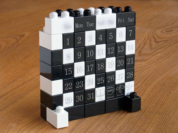 ブロック遊び感覚で、自由に組み合わせて作る万年カレンダー SLIP-ON