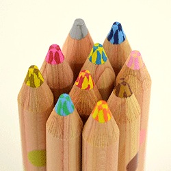 絵本作家が厳選した2つの色を1本の芯に収めた混色芯を採用した新しい