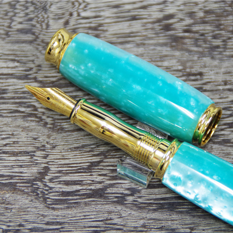 地中海の美しさを込めたマーブル模様の万年筆 竹内靖貴 万年筆