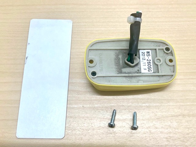 日東交通〉降車ボタン（WS-260SG）と降車ボタン案内プレート（金属製