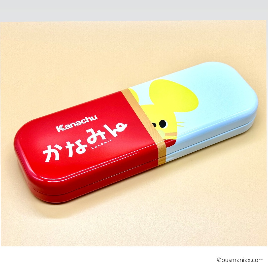 神奈川中央交通〉「かなみん」缶ペンケース（赤色／白色） | 会社名