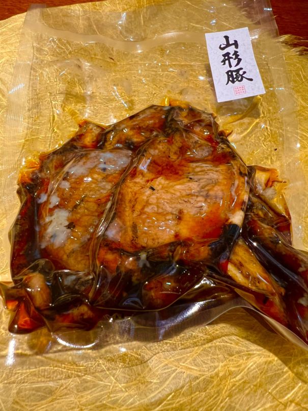 炭火で焼いた山形豚の蒲焼き