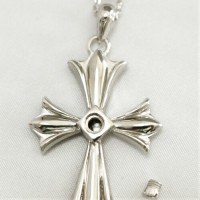 【 遺骨ペンダント 】 メモリアルジュエリー クロス 細チェーン 【 シルバー925 】   専用ドライバーつき【 メモリアルペンダント 遺骨カプセル 遺骨入れ  遺骨 分骨 粉骨 骨壷 骨壺 手元供
