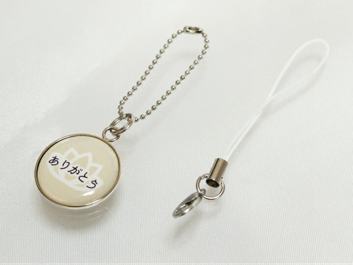 【 仏具 】骨壷カバー用 アクセサリーチャーム プレート 蓮 ロータス 「 ありがとう 」 ベージュ ストラップつき <br> 大切なあの子の 目印 として 名札 代わりに 命日 49日 彼岸 盆 供養 犬 猫 ペット供養にも <br>