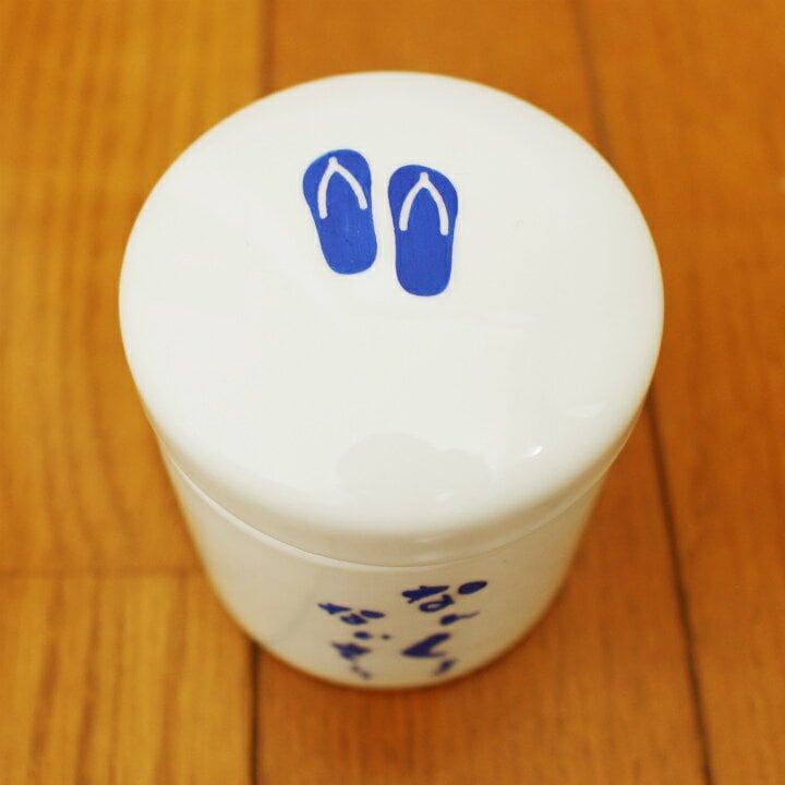 【 骨壷 】 ミニ骨壷 2.3寸 「 なんくるないさ~ 」 感謝のことば ブルー 【 切立 】 <br> 仏具 仏壇 遺骨入れ 分骨 手元供養 49日 後飾り お悔やみ 供養 犬 猫 ペット供養にも かわいい 分骨・小動物・小鳥向け <br>