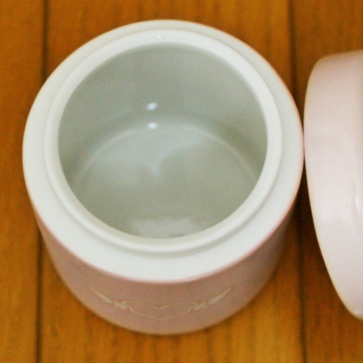 【 アウトレット 】ミニ骨壷 2.3寸(約9cm) エンジェルハート ピンク ツヤなし 切立 【 OUTLET SALE 】<br>【 仏具 仏壇 】【 骨壷 骨壺 】【 49日 後飾り 】【 お悔やみ 供養 】【 犬 猫 ペット供養にも 】【 かわいい 】