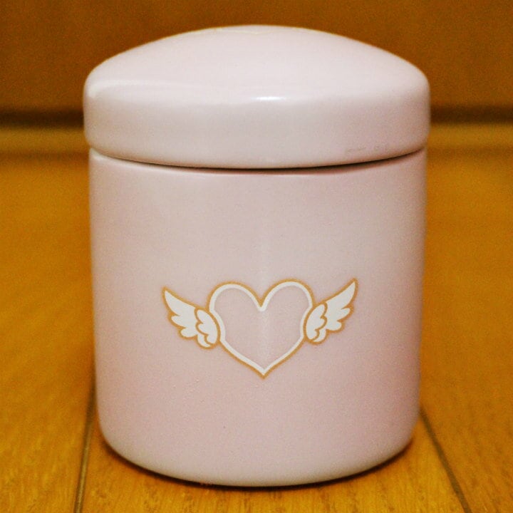 【 アウトレット 】ミニ骨壷 2.3寸(約9cm) エンジェルハート ピンク ツヤなし 切立 【 OUTLET SALE 】<br>【 仏具 仏壇 】【 骨壷 骨壺 】【 49日 後飾り 】【 お悔やみ 供養 】【 犬 猫 ペット供養にも 】【 かわいい 】